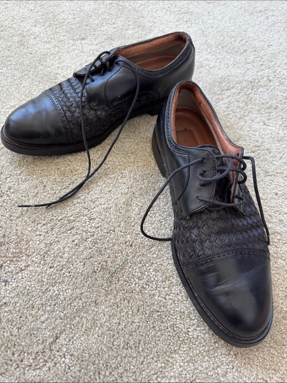 Tommy Bahama Men's Black and Dark Brown Woven Leather Lace-Up Golf Shoes